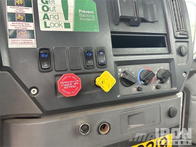 Mack CXU612 Τράκτορες
