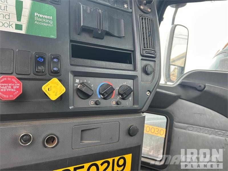 Mack CXU612 Τράκτορες