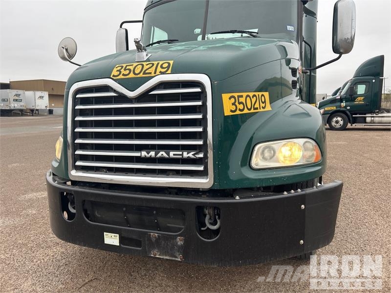Mack CXU612 Τράκτορες