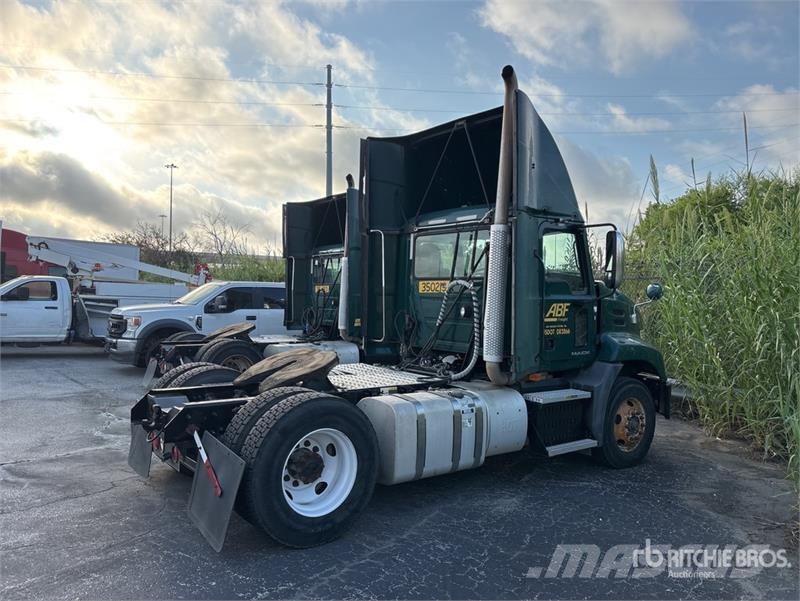 Mack CXU612 Τράκτορες