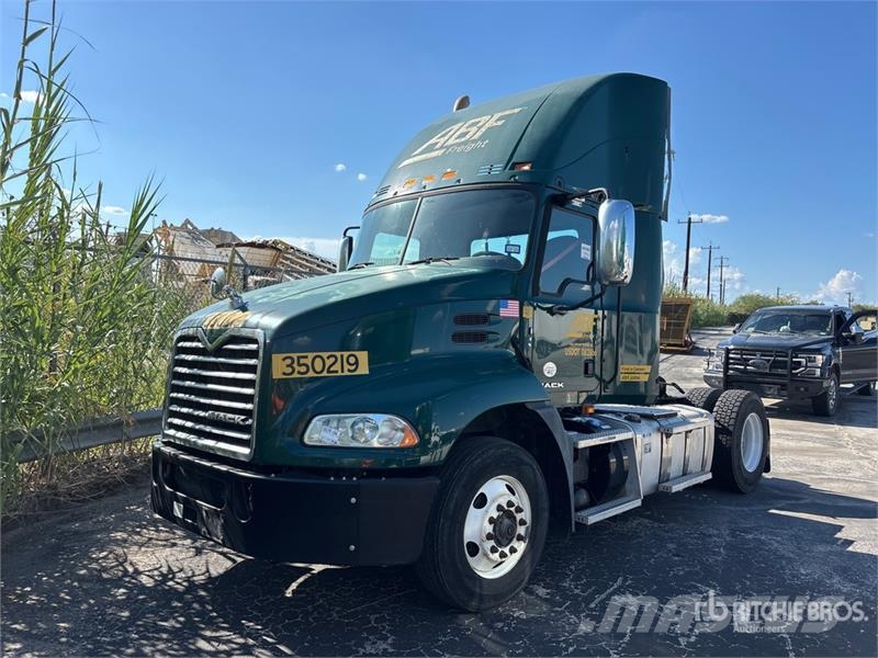 Mack CXU612 Τράκτορες