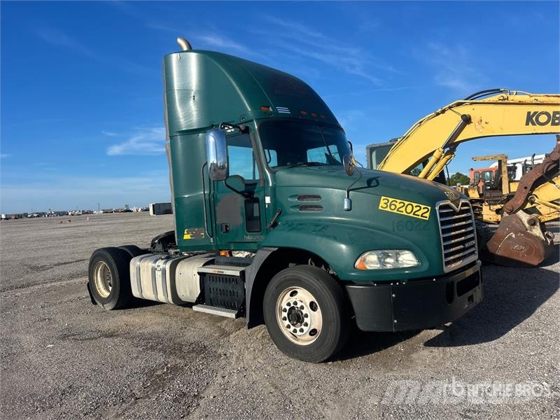 Mack CXU612 Dragbilar