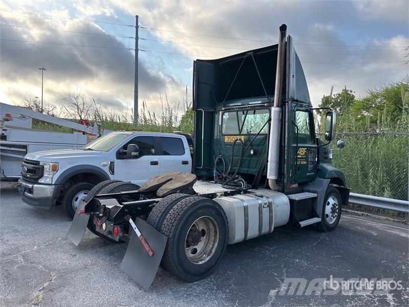 Mack CXU612 Dragbilar