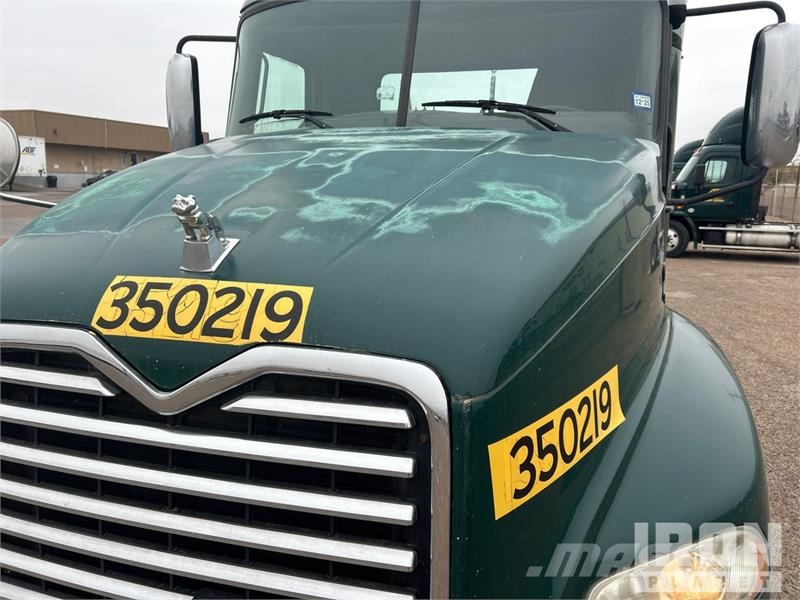 Mack CXU612 Τράκτορες