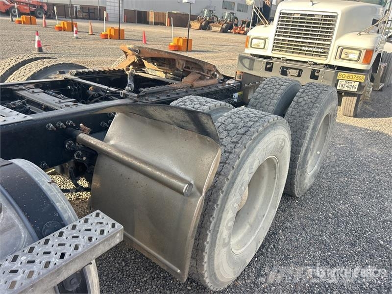 Mack CXU613 Тягачі