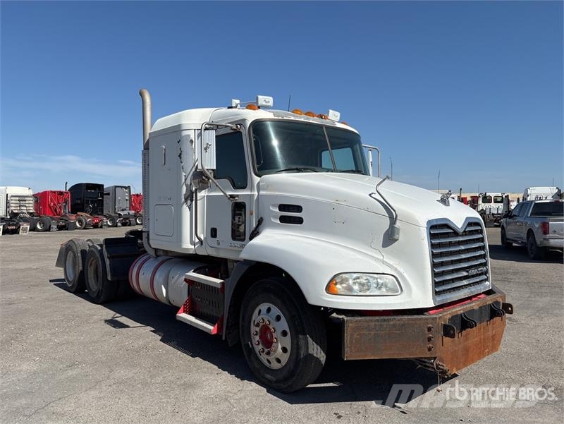 Mack CXU613 Тягачі