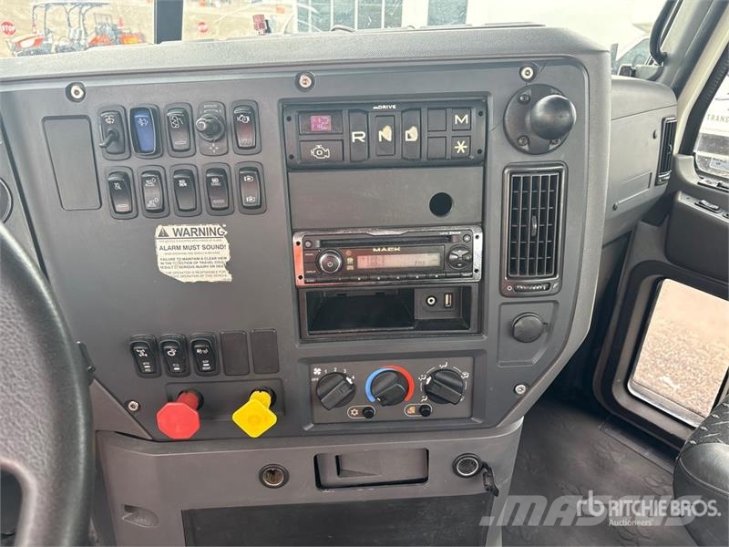 Mack CXU613 Tegljači