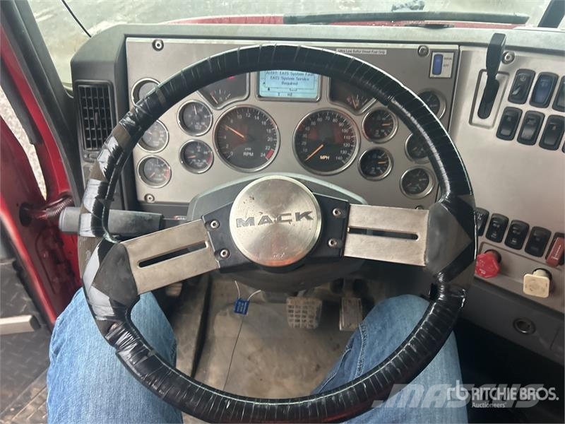 Mack CXU613 Camiones bañeras basculantes o volquetes