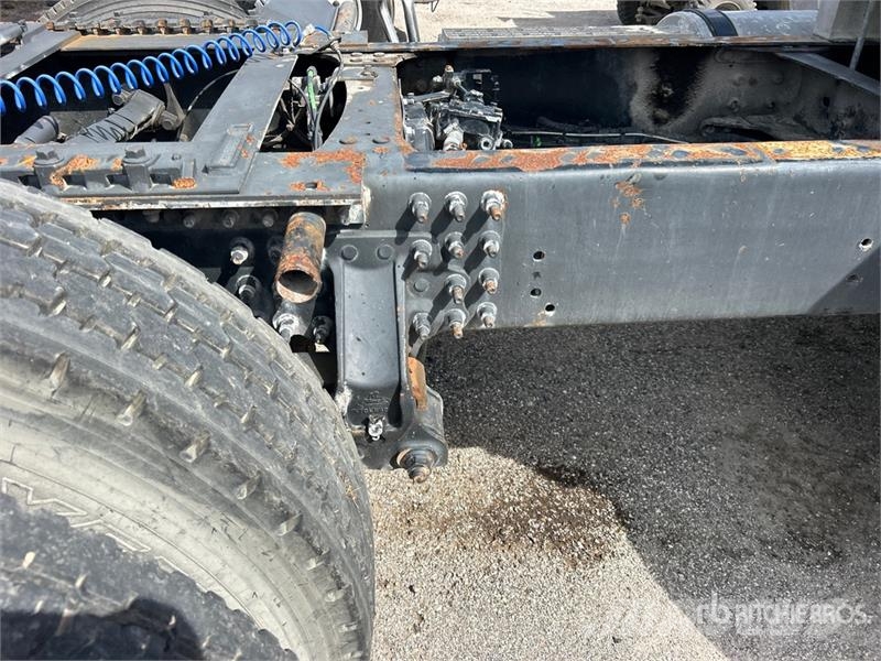 Mack CXU613 Тягачі