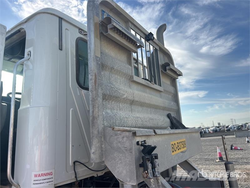 Mack CXU613 Тягачі