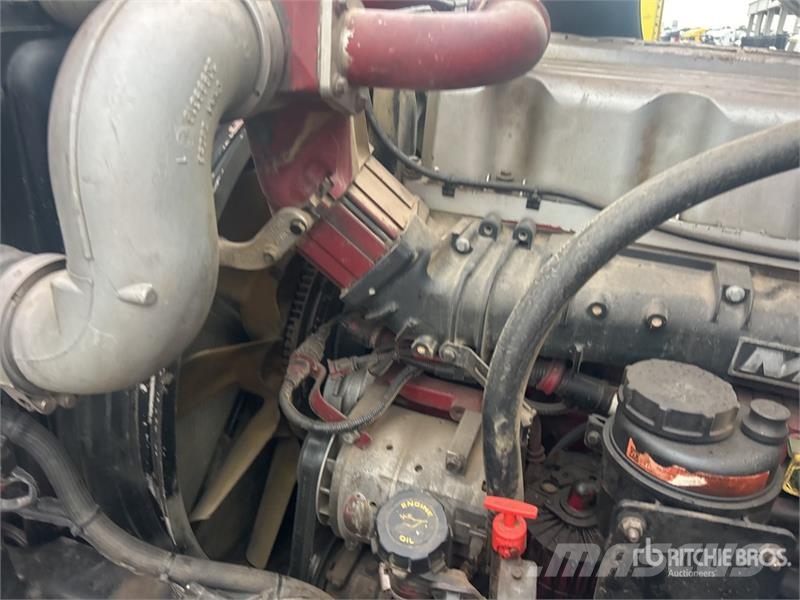 Mack CXU613 Camiones bañeras basculantes o volquetes