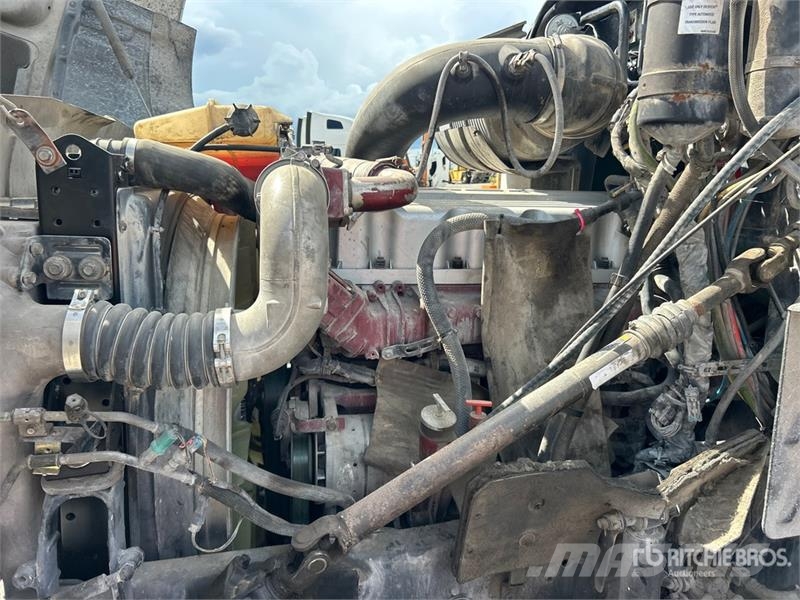 Mack CXU613 Тягачі
