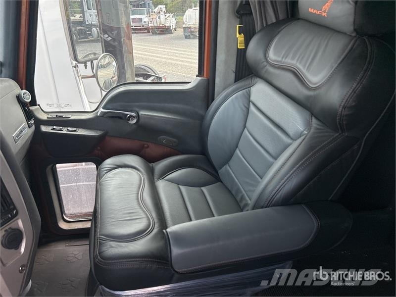 Mack CXU613 Tracteur routier