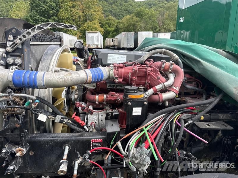Mack CXU613 Naudoti vilkikai