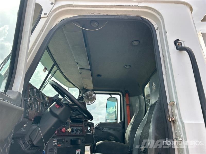 Mack CXU613 Тягачі