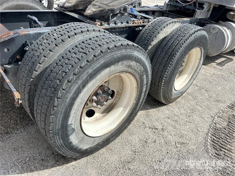 Mack CXU613 Тягачі