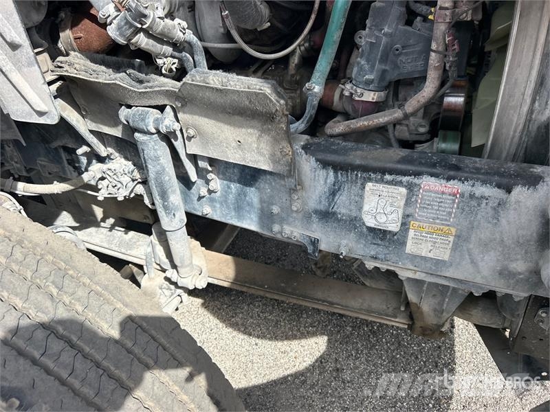 Mack CXU613 Тягачі