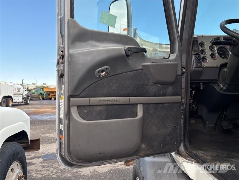 Mack CXU613 Vilcēji
