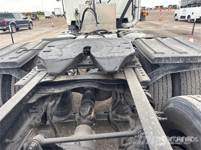 Mack CXU613 Tegljači