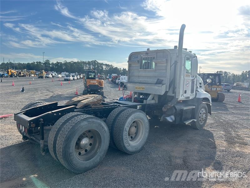 Mack CXU613 Тягачі