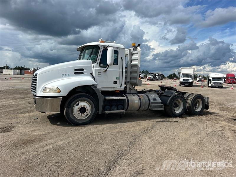 Mack CXU613 Тягачі