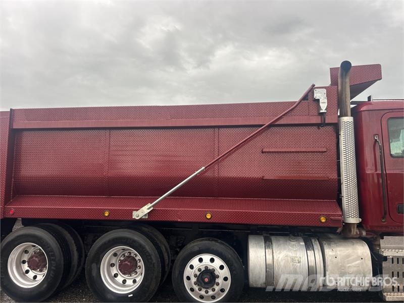 Mack CXU613 Camiones bañeras basculantes o volquetes
