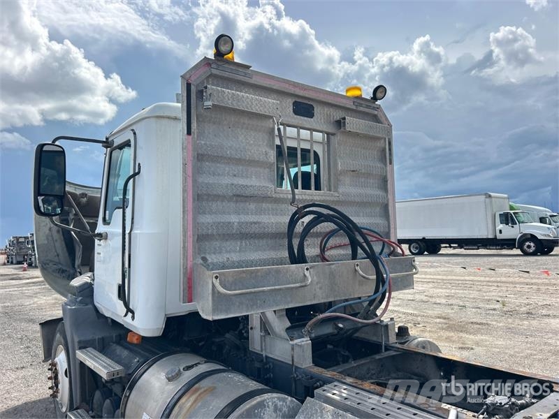 Mack CXU613 Тягачі
