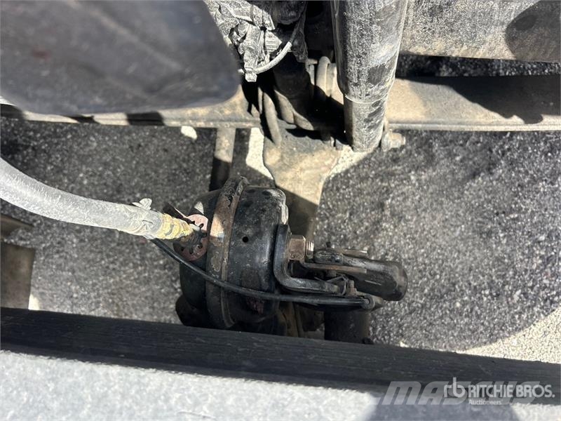 Mack CXU613 牵引车