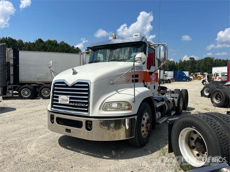 Mack CXU613 Autotractoare