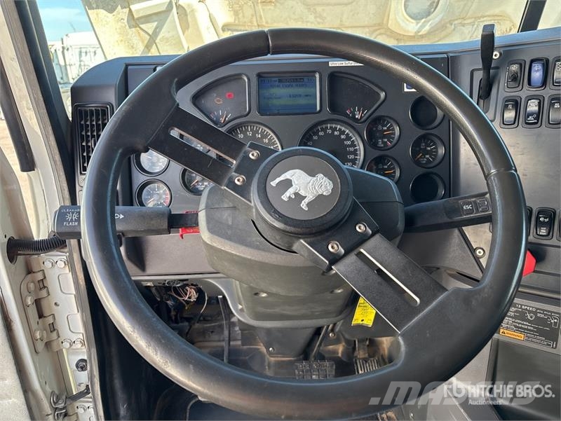 Mack CXU613 Тягачі