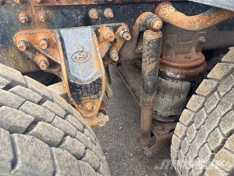 Mack CXU613 Vilcēji