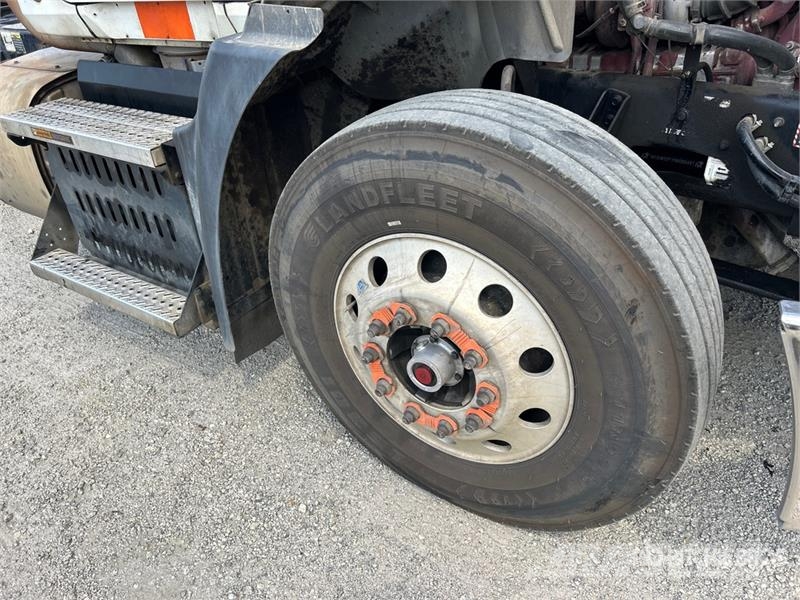 Mack CXU613 Autotractoare