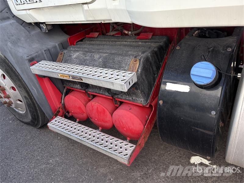 Mack CXU613 Тягачі
