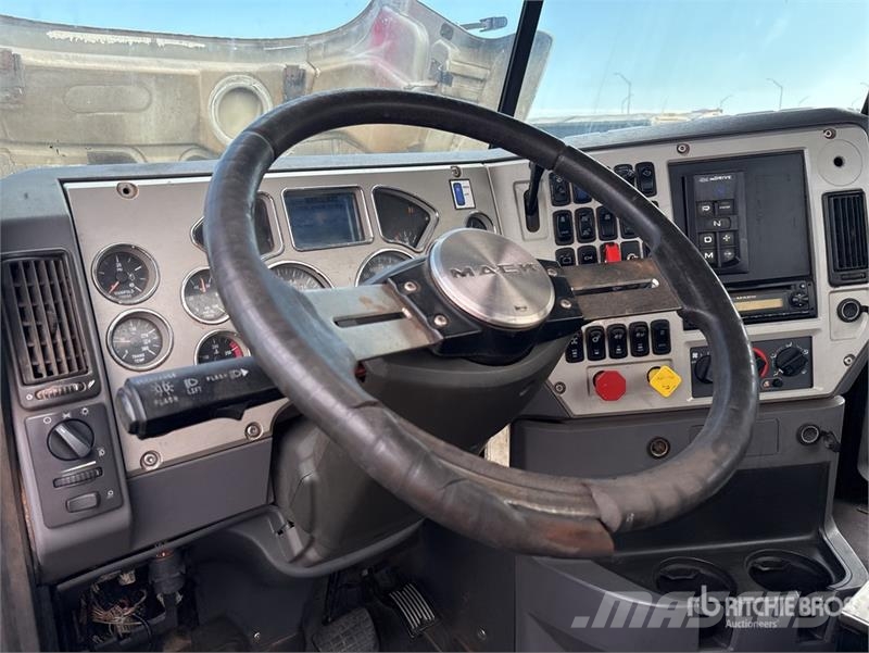 Mack CXU613 Vilcēji
