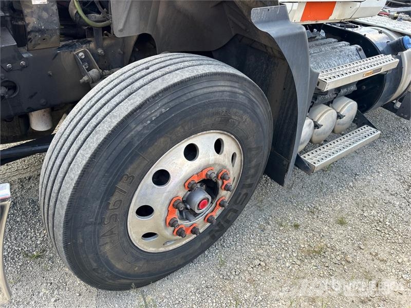 Mack CXU613 Autotractoare
