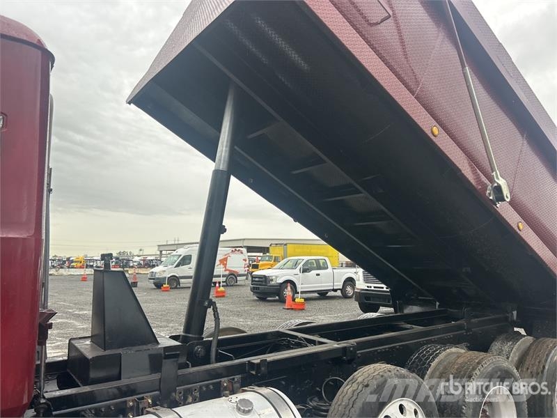 Mack CXU613 Camiones bañeras basculantes o volquetes