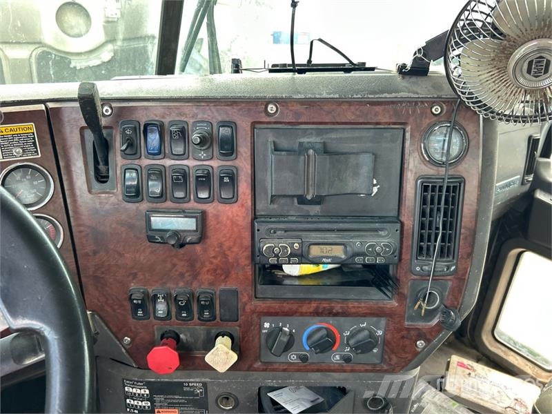 Mack CXU613 Тягачі