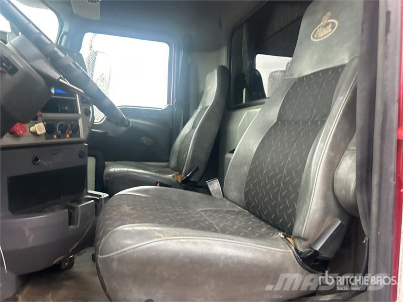 Mack CXU613 Camiones bañeras basculantes o volquetes