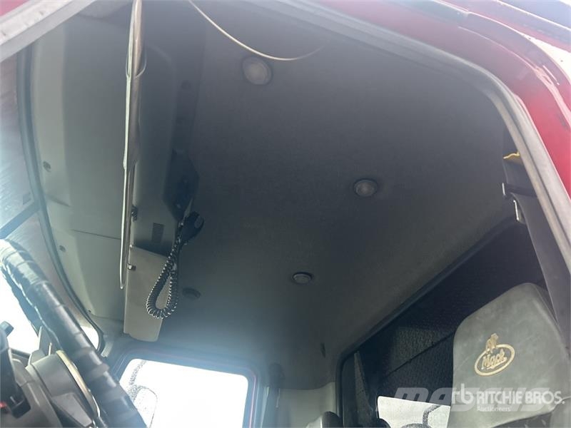 Mack CXU613 Camiones bañeras basculantes o volquetes