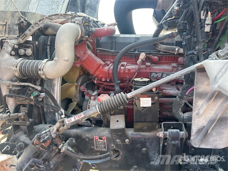 Mack CXU613 Тягачі