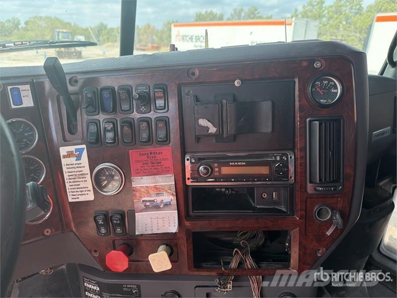 Mack CXU613 Vilcēji