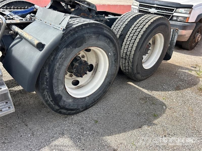 Mack CXU613 Тягачі