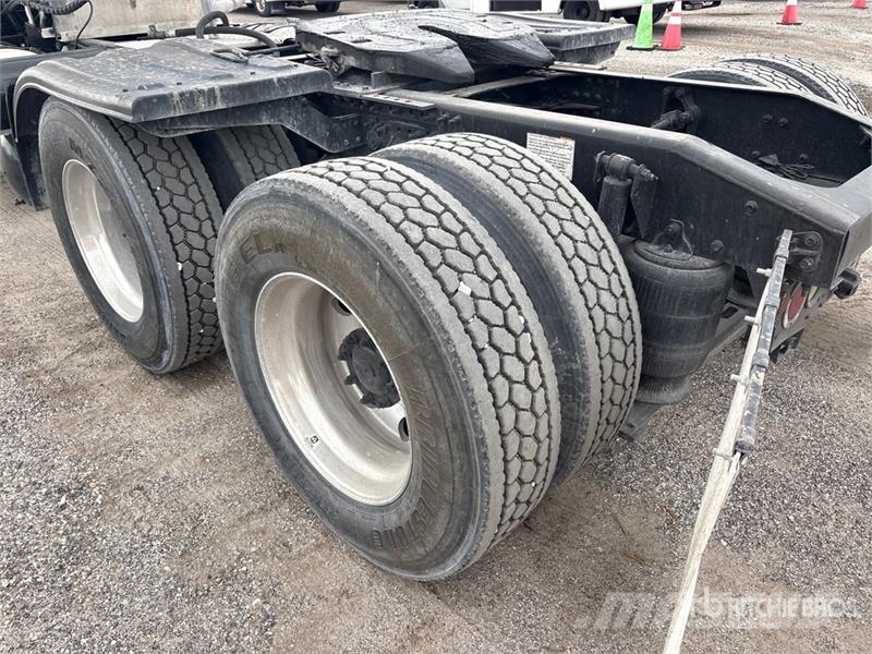 Mack CXU613 Tegljači