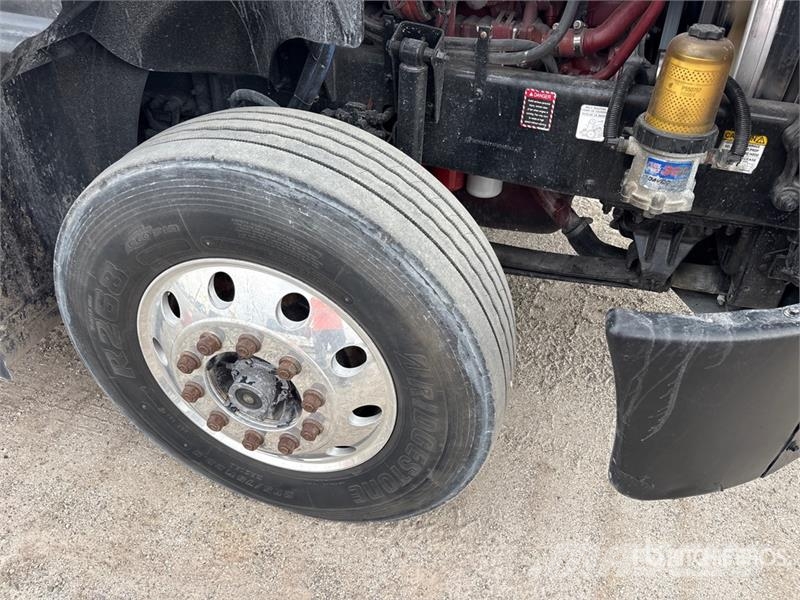 Mack CXU613 Tegljači