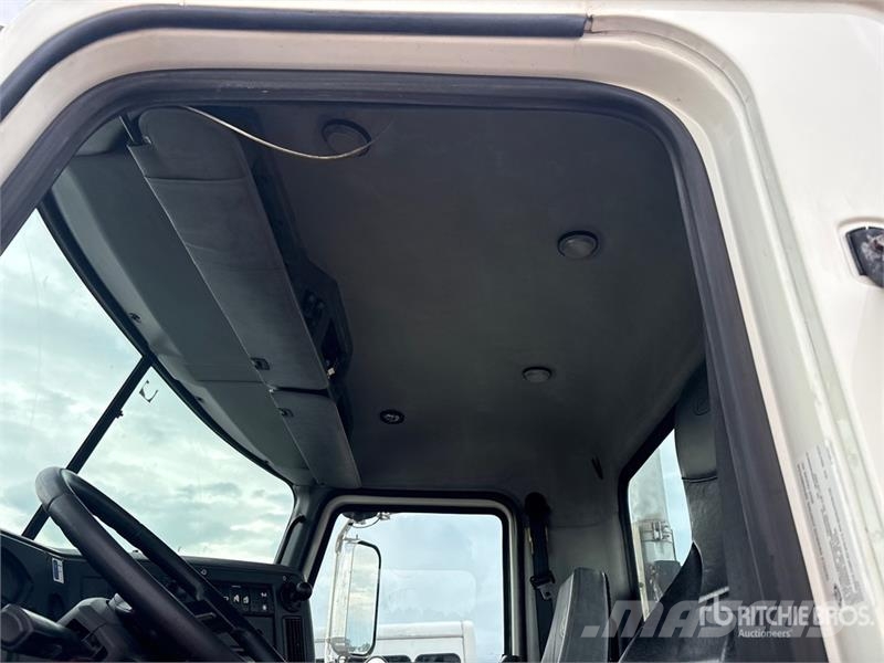 Mack CXU613 Tegljači