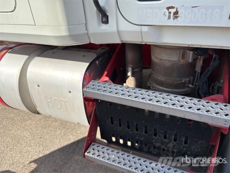 Mack CXU613 Тягачі