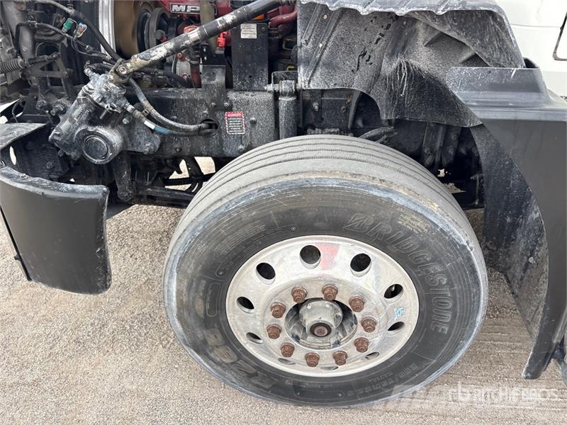 Mack CXU613 Tegljači
