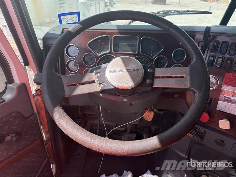 Mack CXU613 Vilcēji
