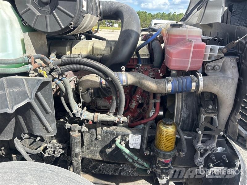 Mack CXU613 牵引车