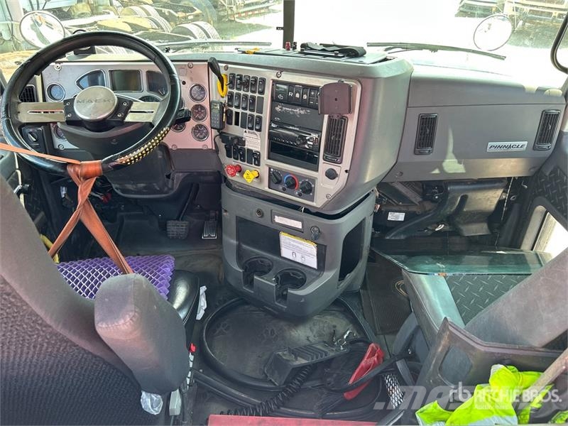 Mack CXU613 Autotractoare